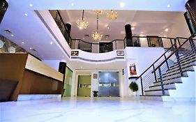 Arch International 4*