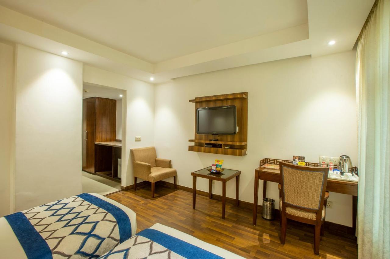 Hotel Arch International New Delhi Exterior photo